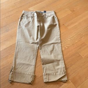 Women’s DKNY cropped pants.